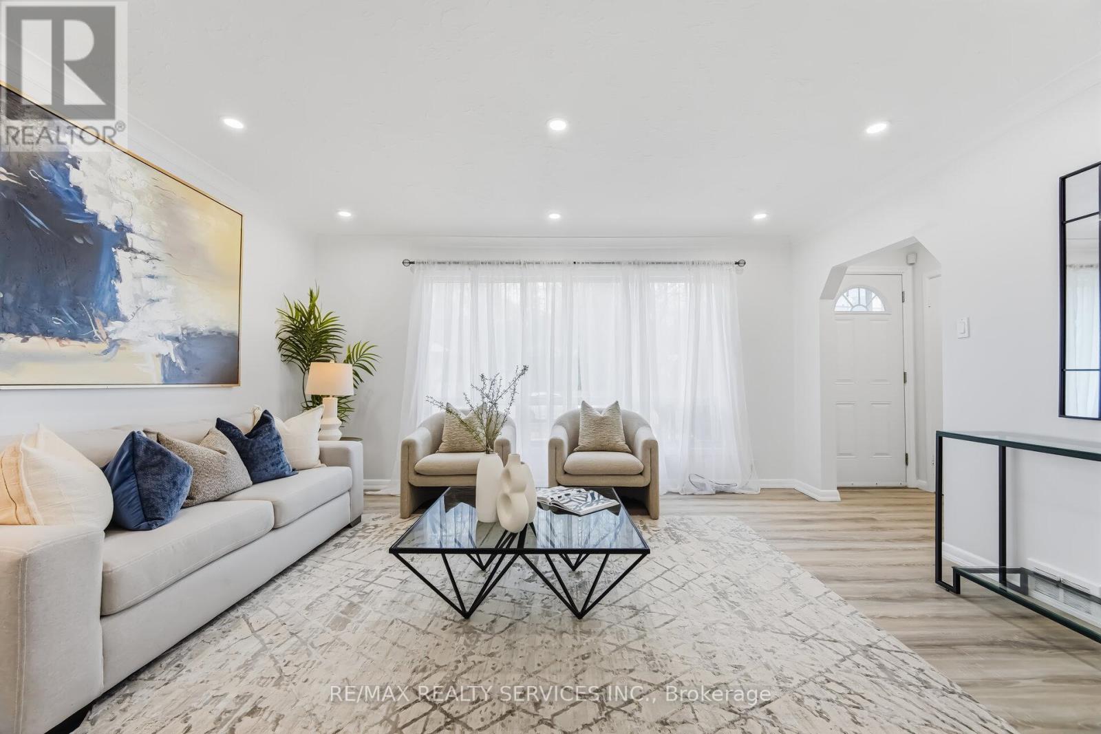 6 BONNYVIEW DRIVE - 7