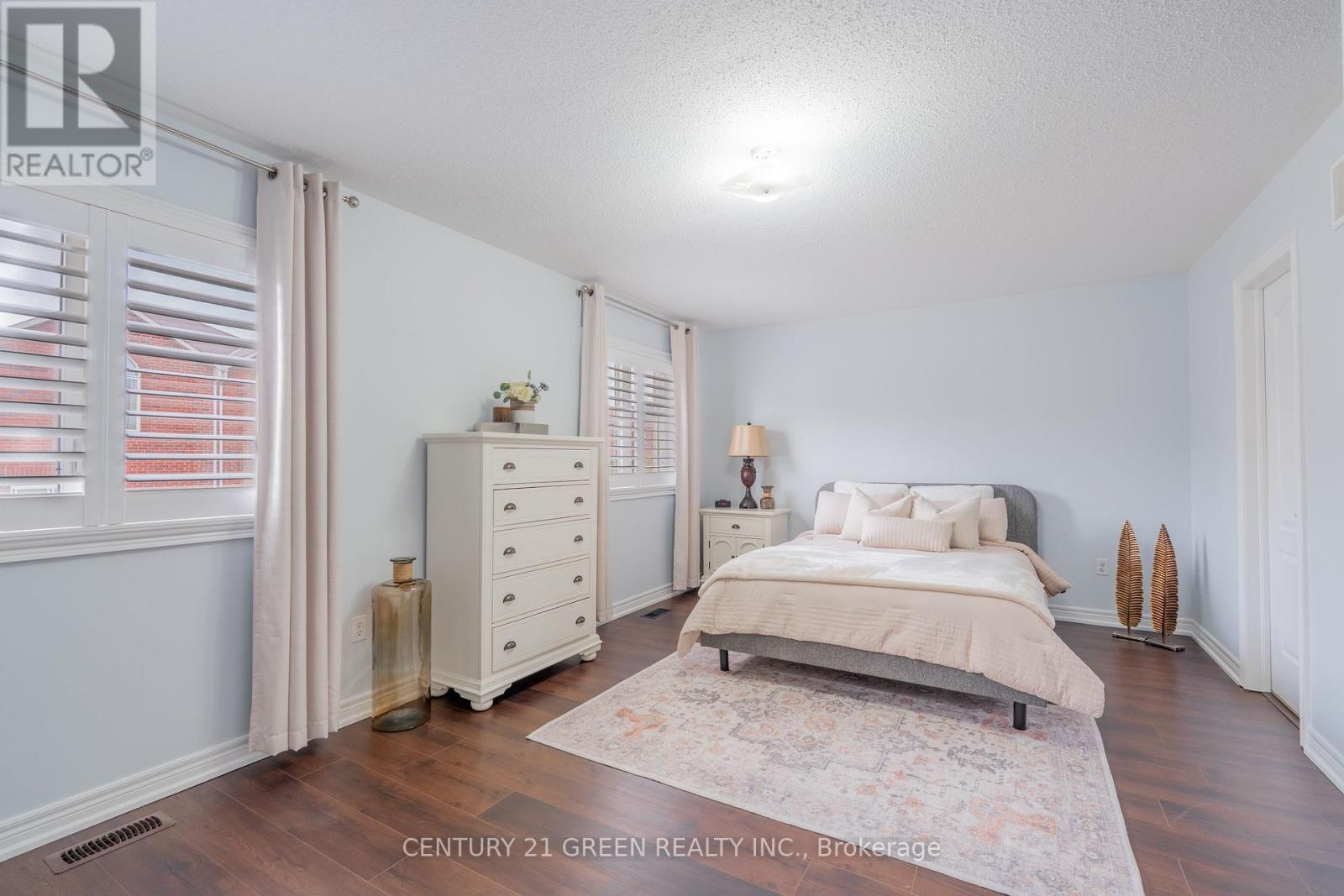 3243 STONEY CRESCENT - 24
