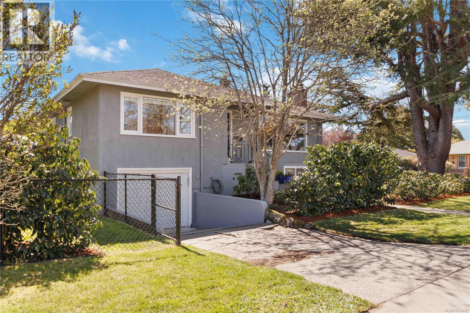  2001 Carrick Street, Oak Bay