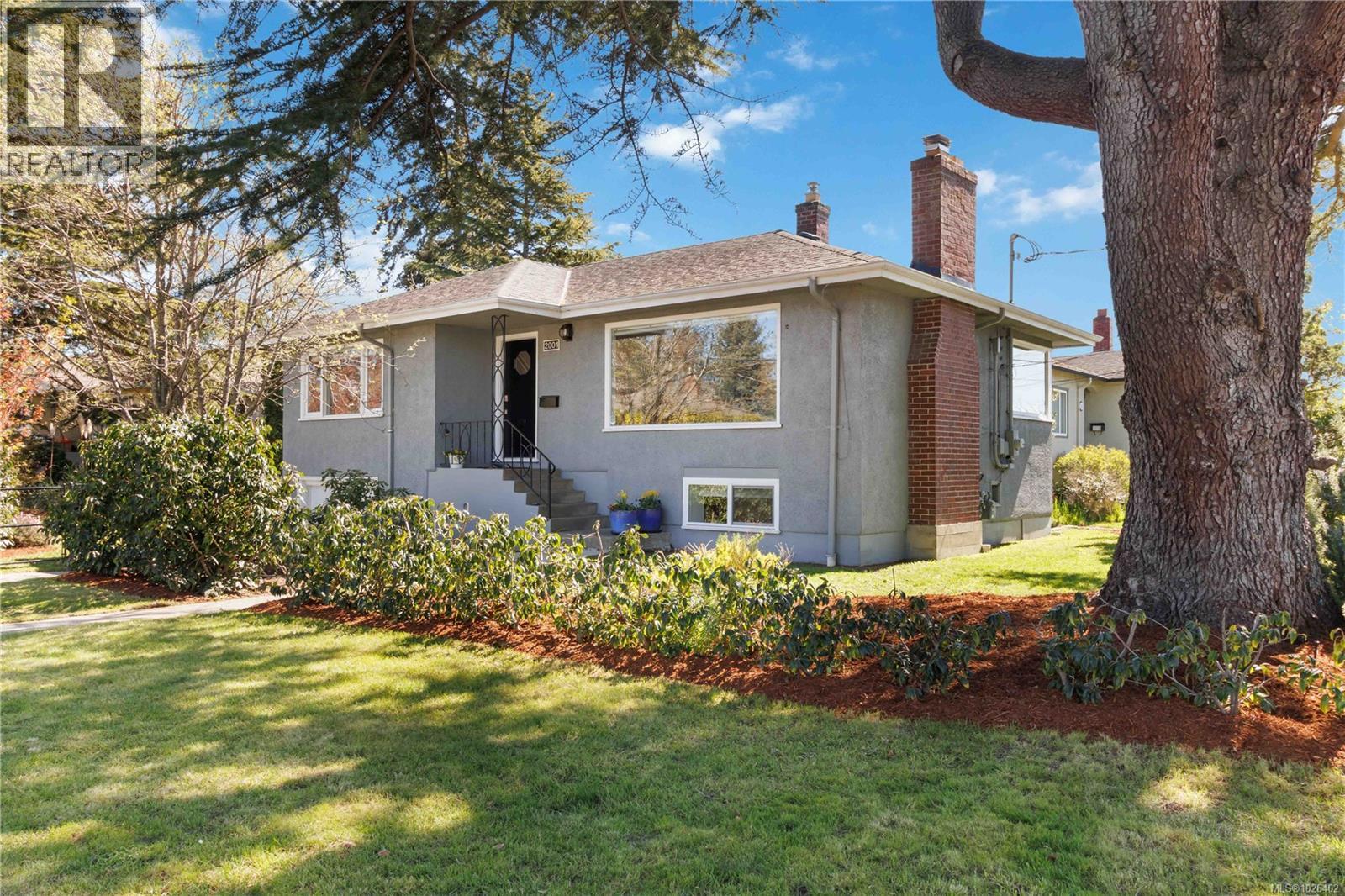  2001 Carrick Street, Oak Bay