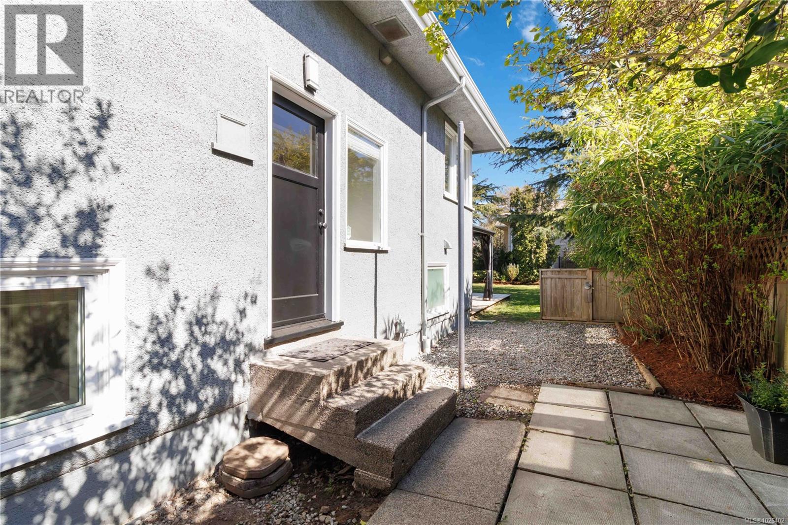  2001 Carrick Street, Oak Bay