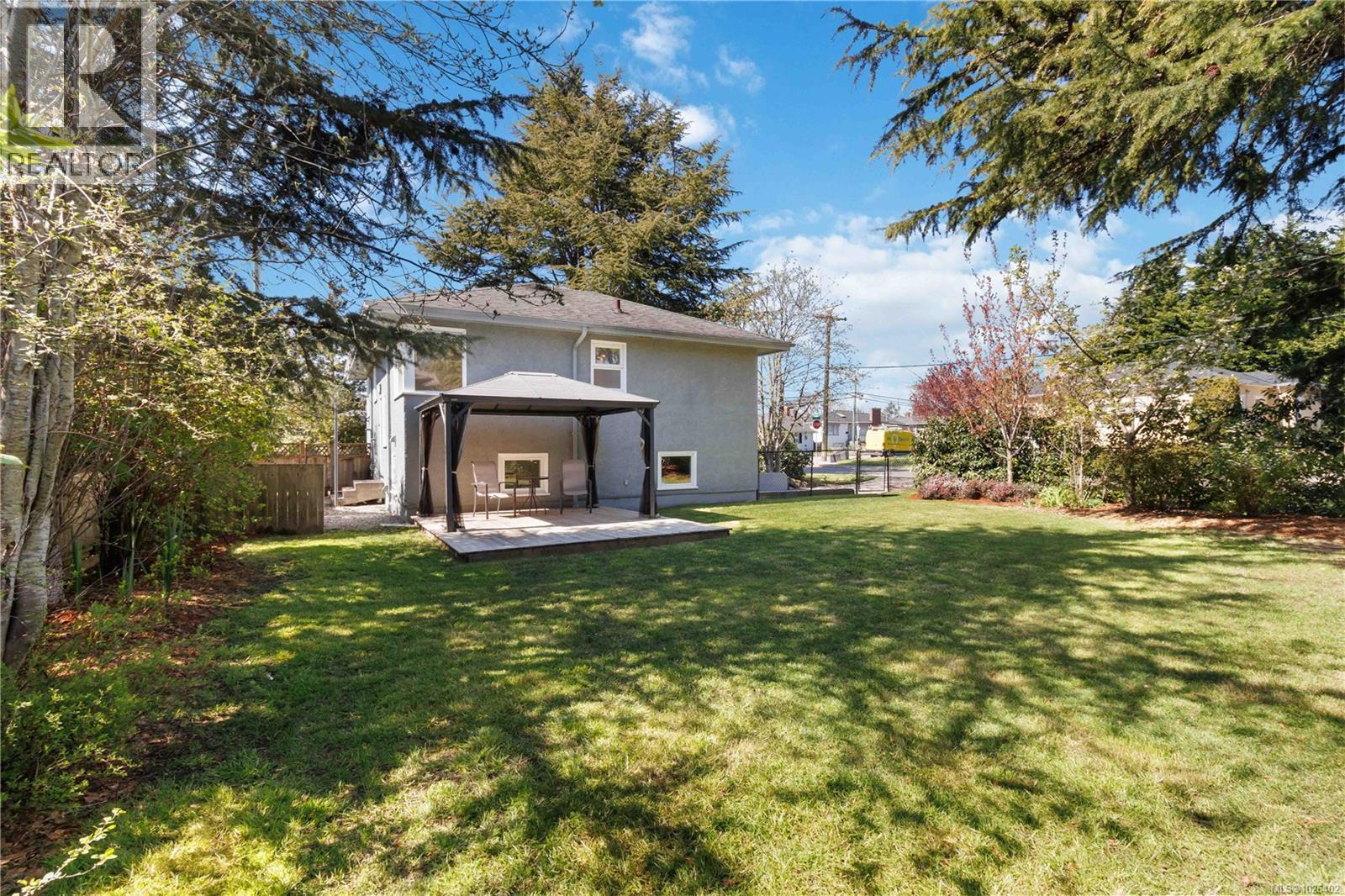  2001 Carrick Street, Oak Bay