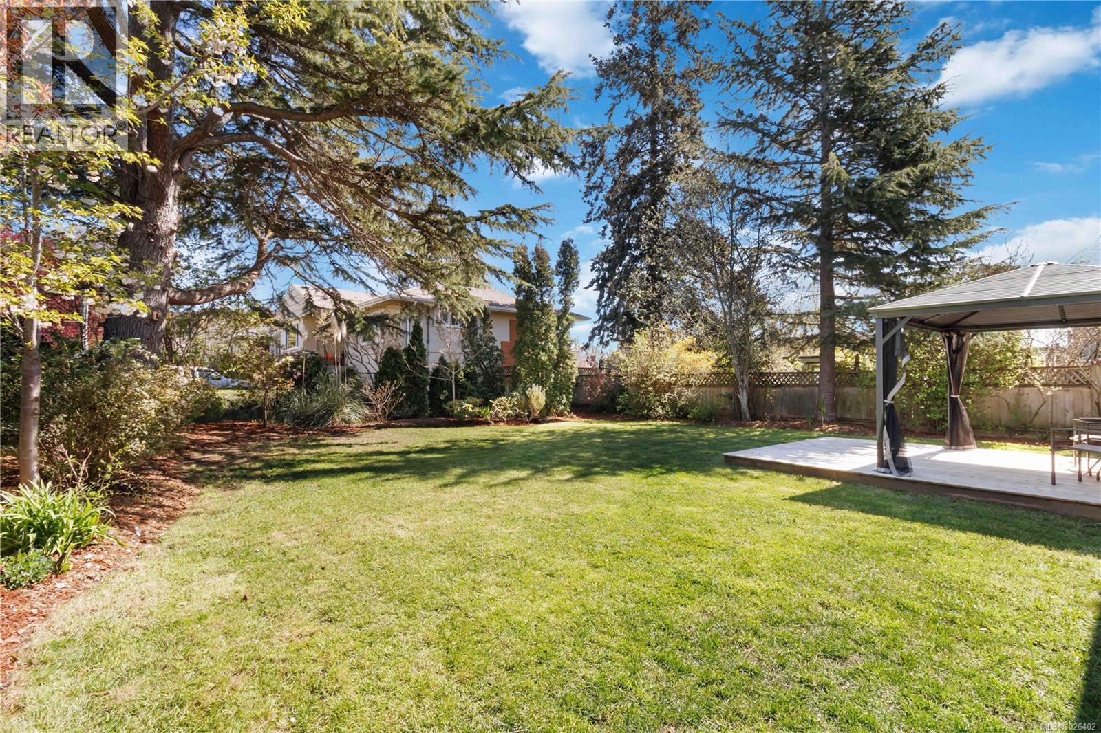  2001 Carrick Street, Oak Bay