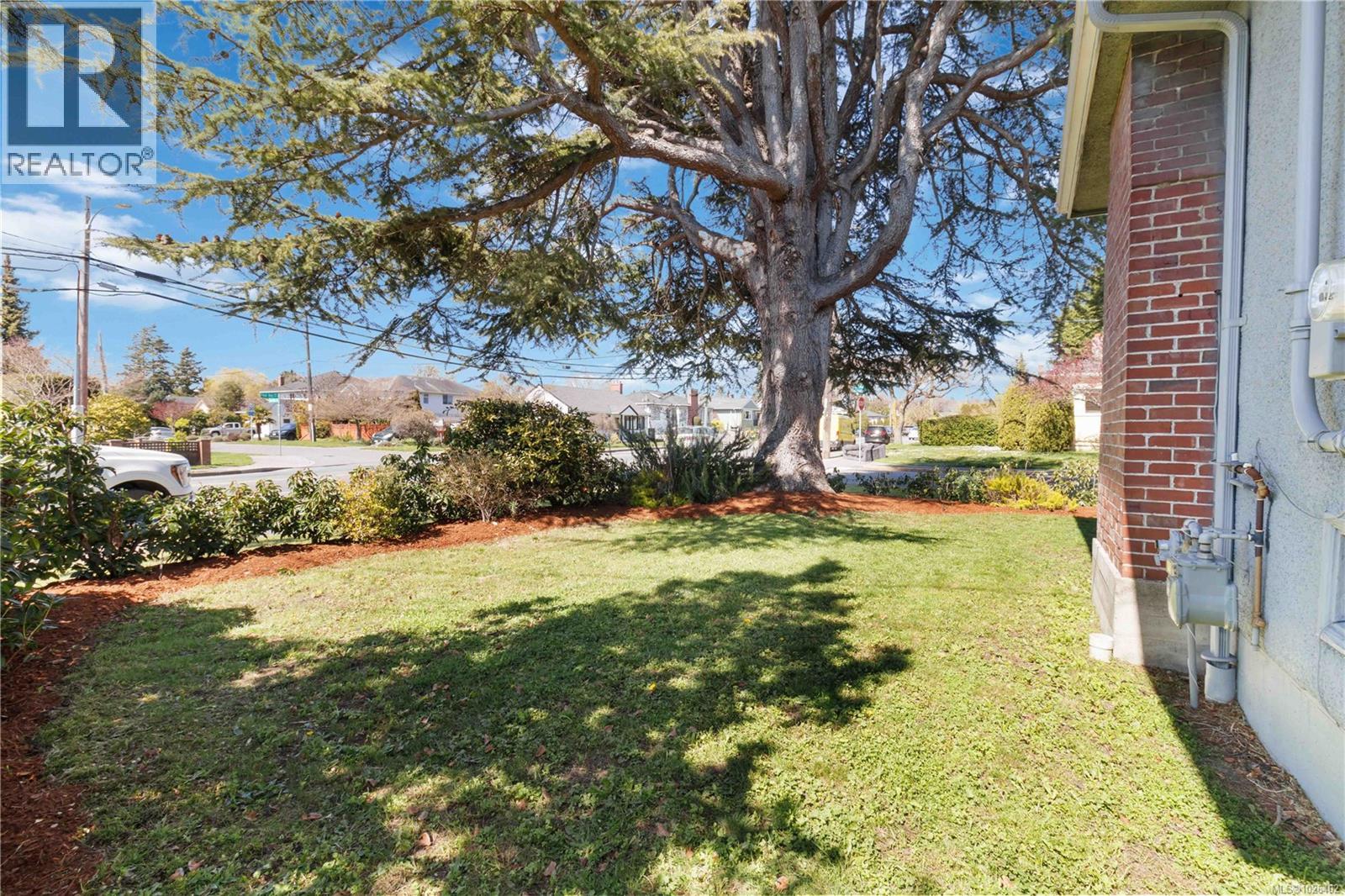  2001 Carrick Street, Oak Bay