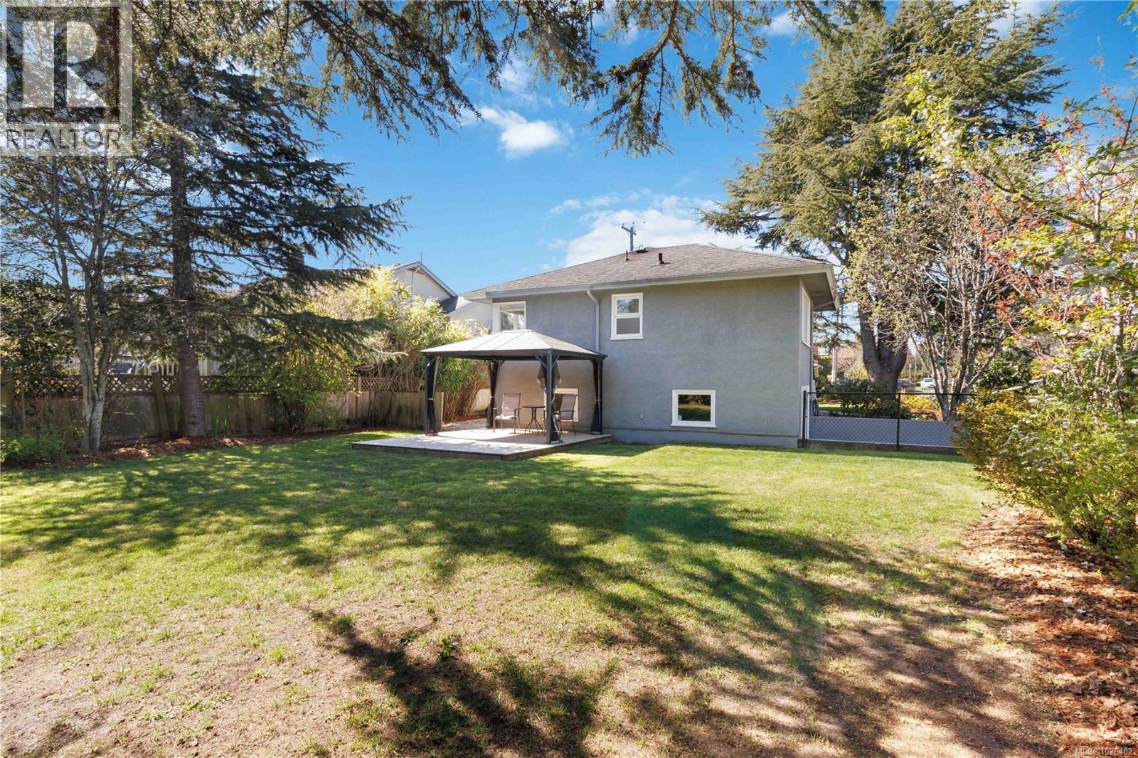  2001 Carrick Street, Oak Bay