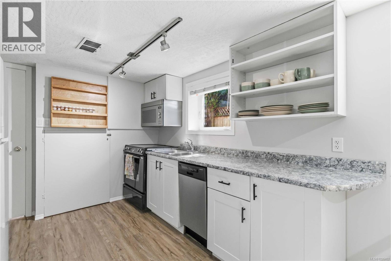  2001 Carrick Street, Oak Bay