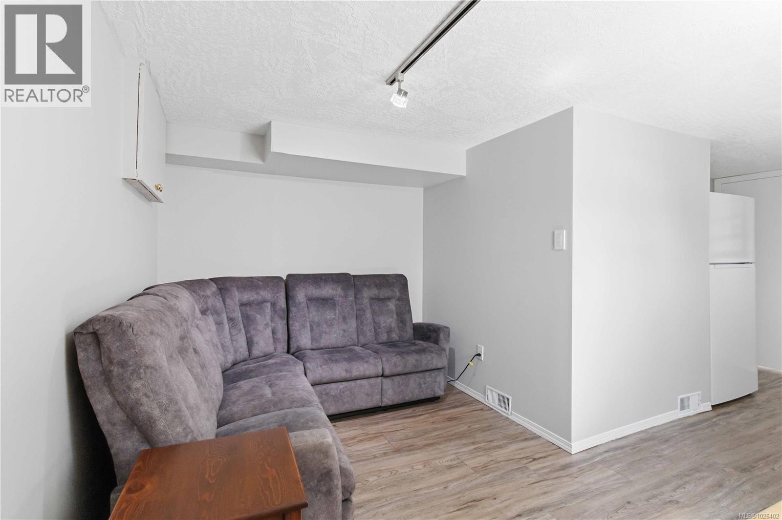  2001 Carrick Street, Oak Bay