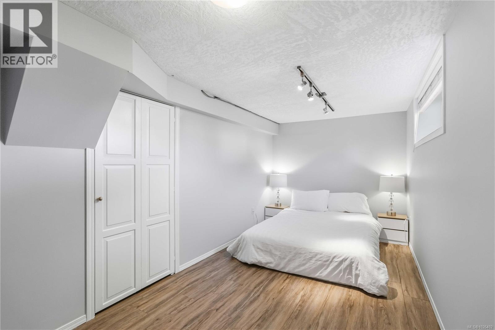  2001 Carrick Street, Oak Bay