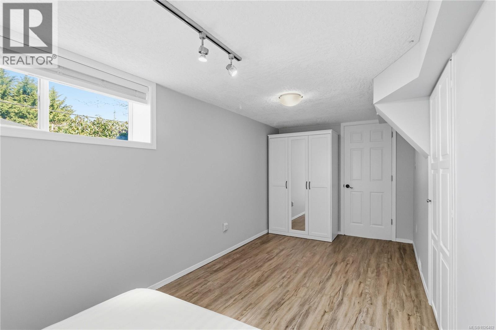  2001 Carrick Street, Oak Bay