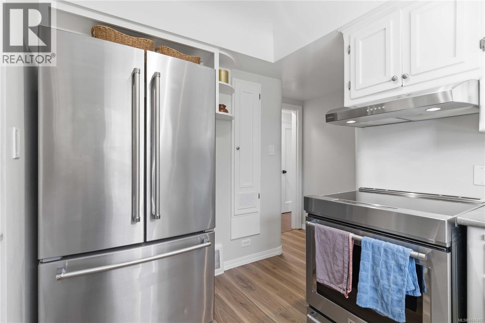  2001 Carrick Street, Oak Bay