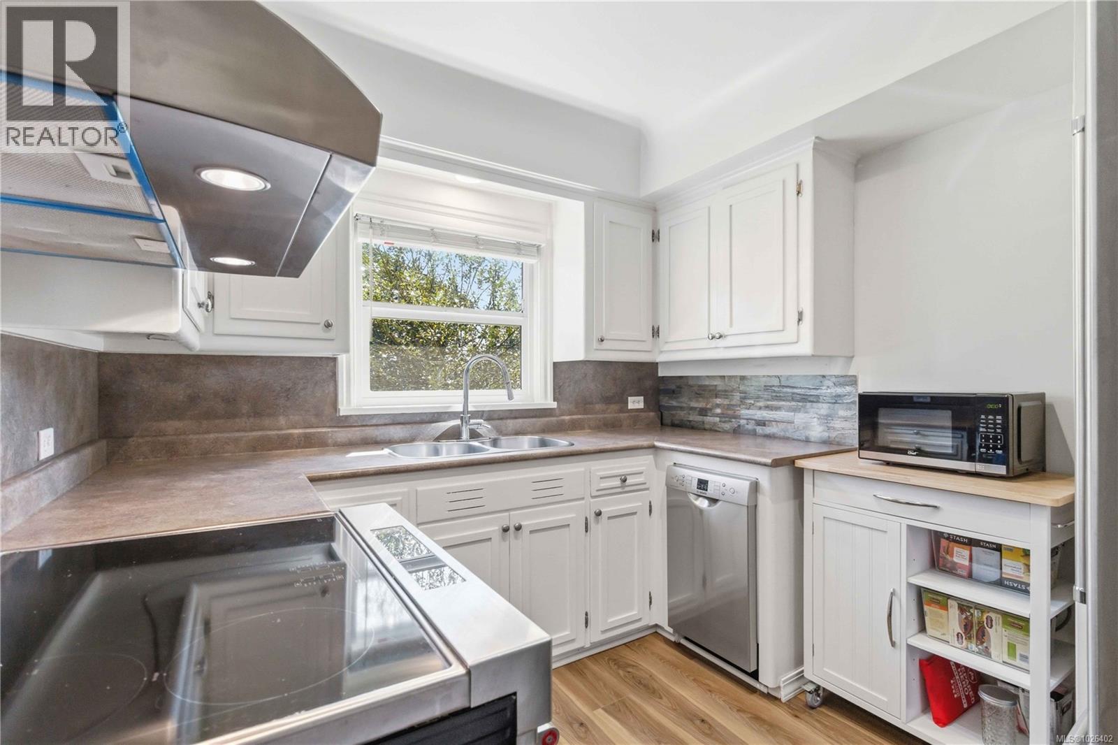  2001 Carrick Street, Oak Bay