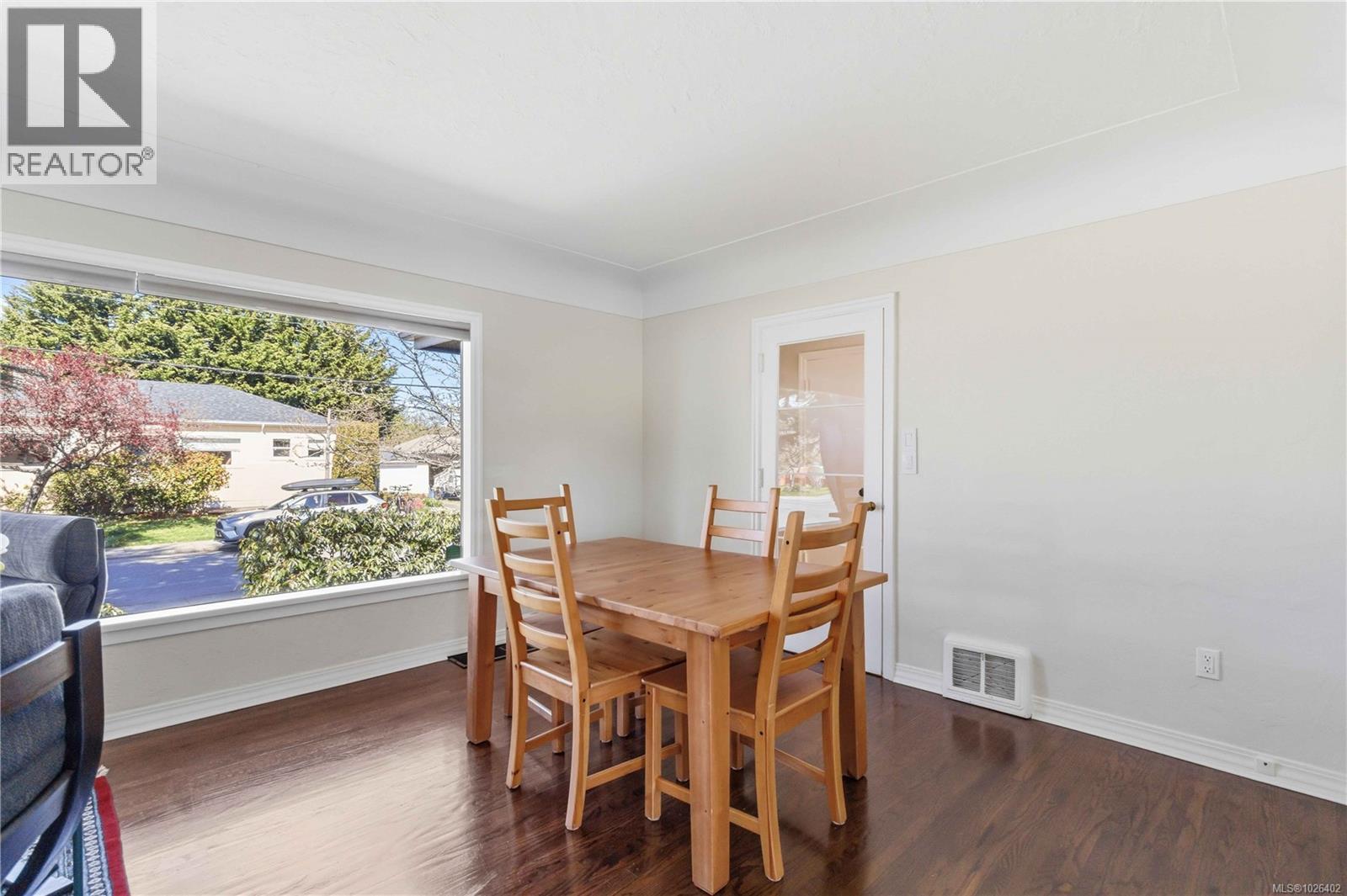  2001 Carrick Street, Oak Bay