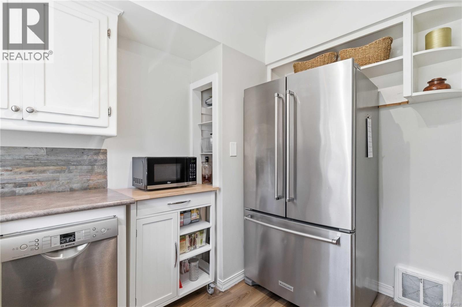  2001 Carrick Street, Oak Bay