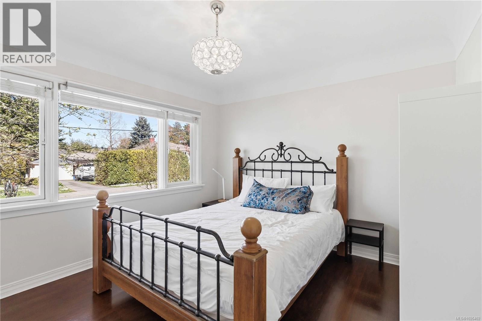  2001 Carrick Street, Oak Bay