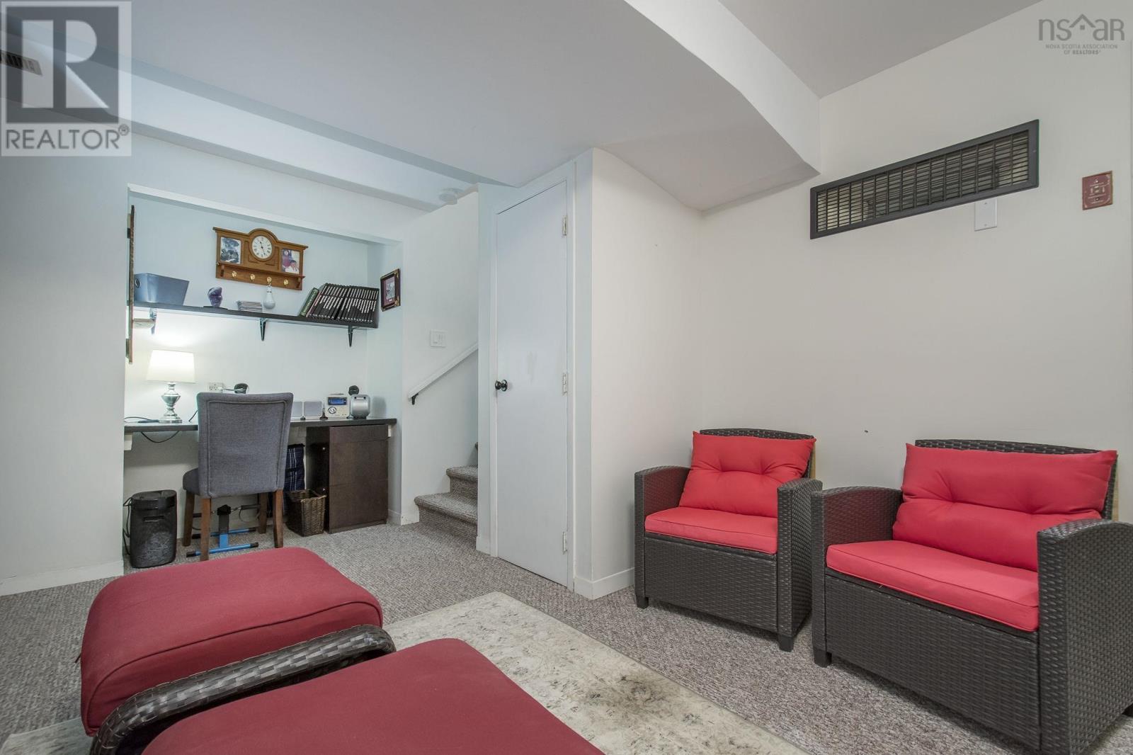 Property 27 of 30 of 552 South Broadway Avenue