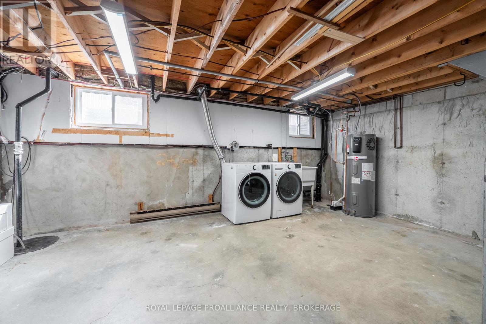 28 ROSEMUND CRESCENT — photo 33