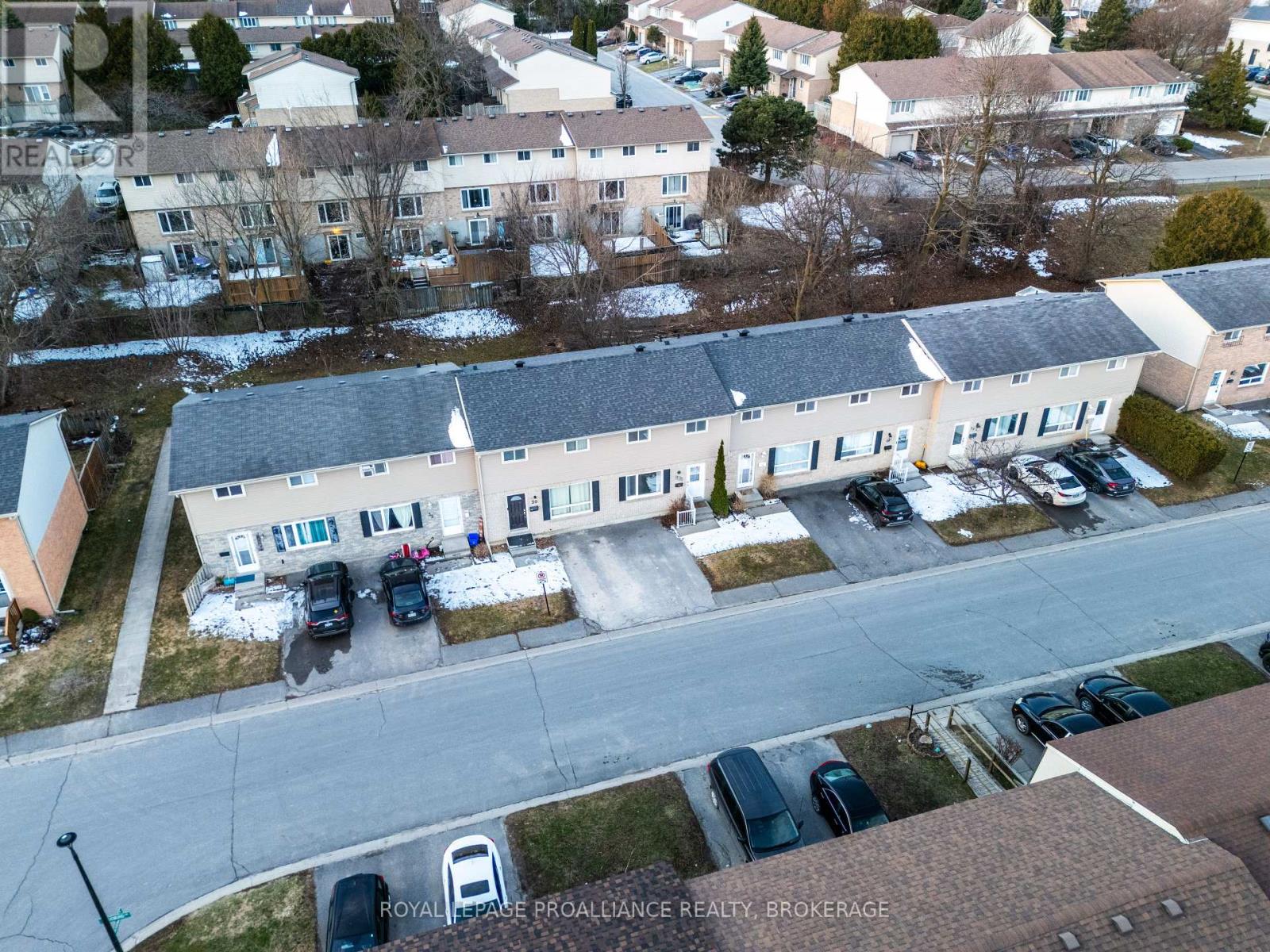 28 ROSEMUND CRESCENT — photo 39