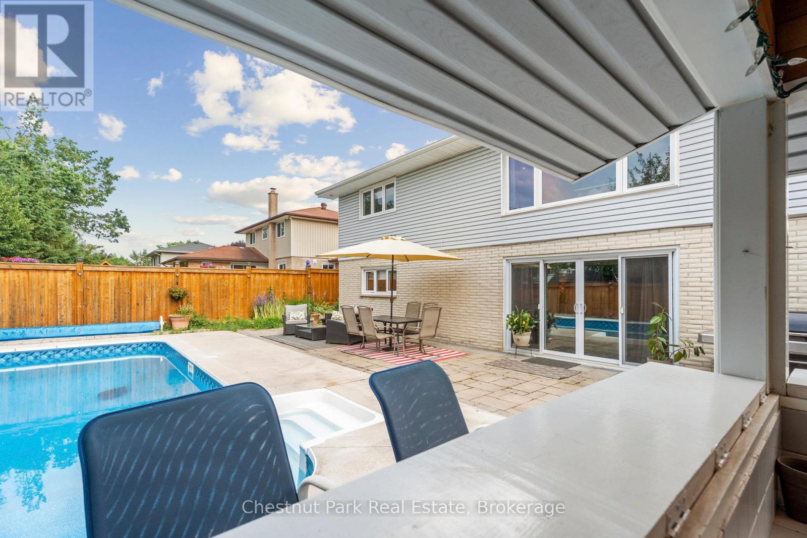 16 DAVIES CRESCENT — photo 46