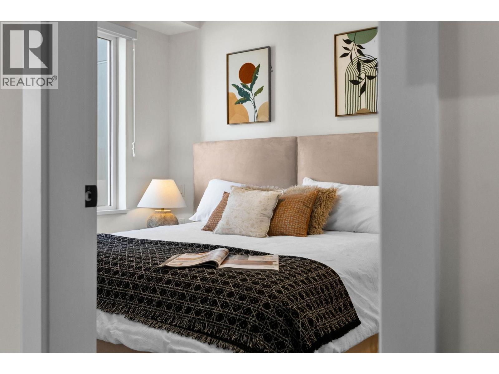 402 2002 ST. GEORGE STREET, Port Moody