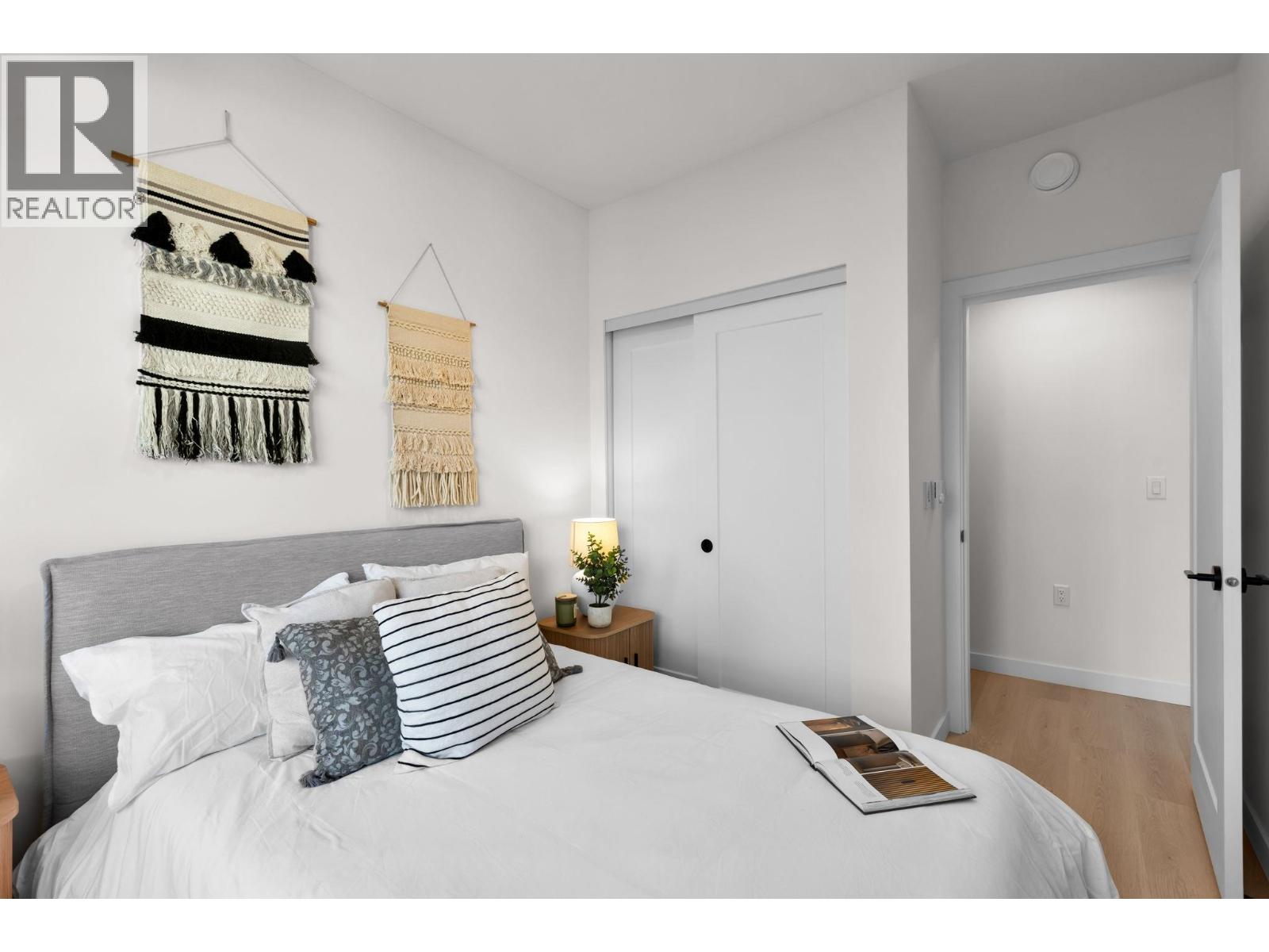 402 2002 ST. GEORGE STREET, Port Moody