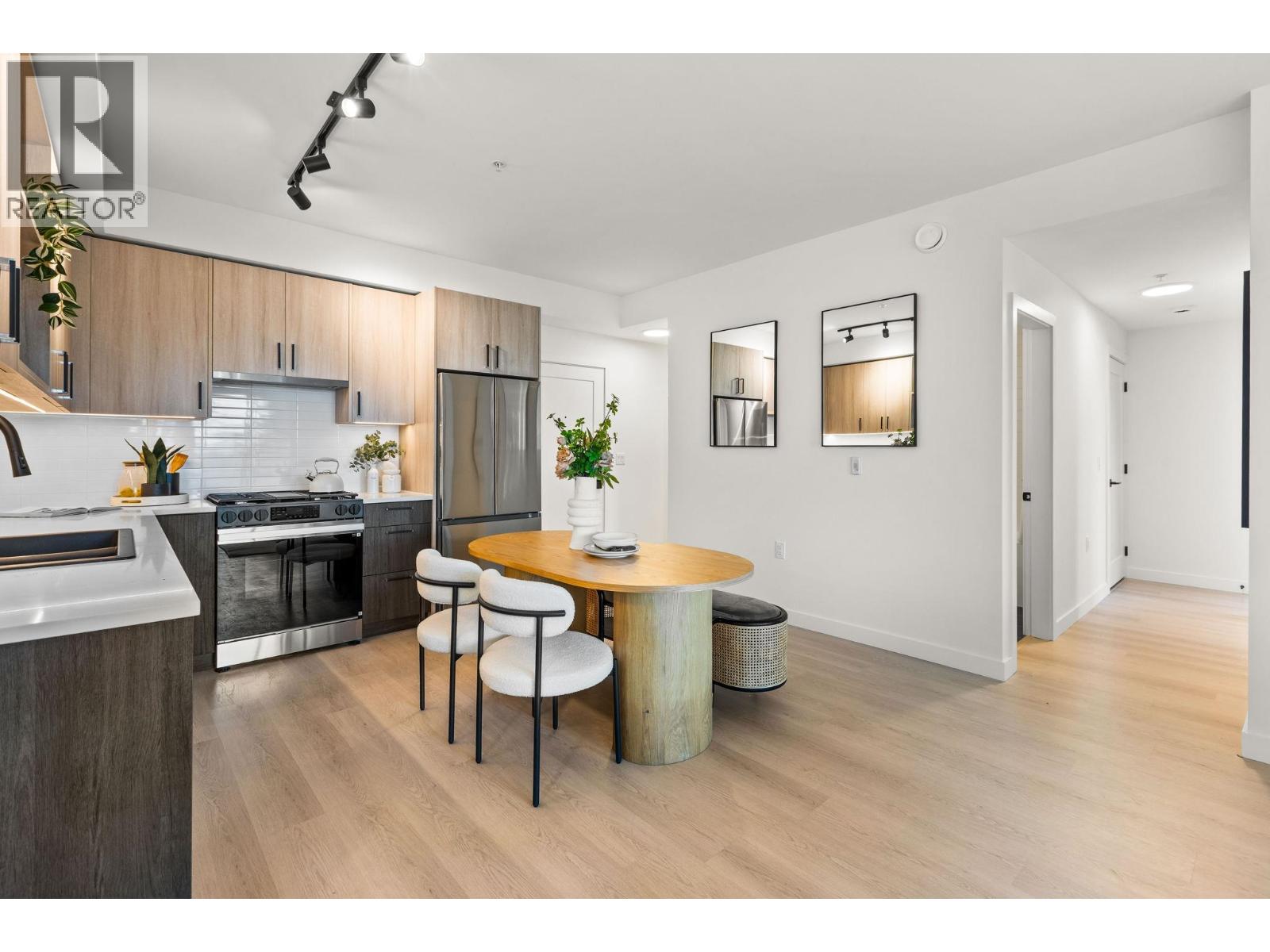 402 2002 ST. GEORGE STREET, Port Moody