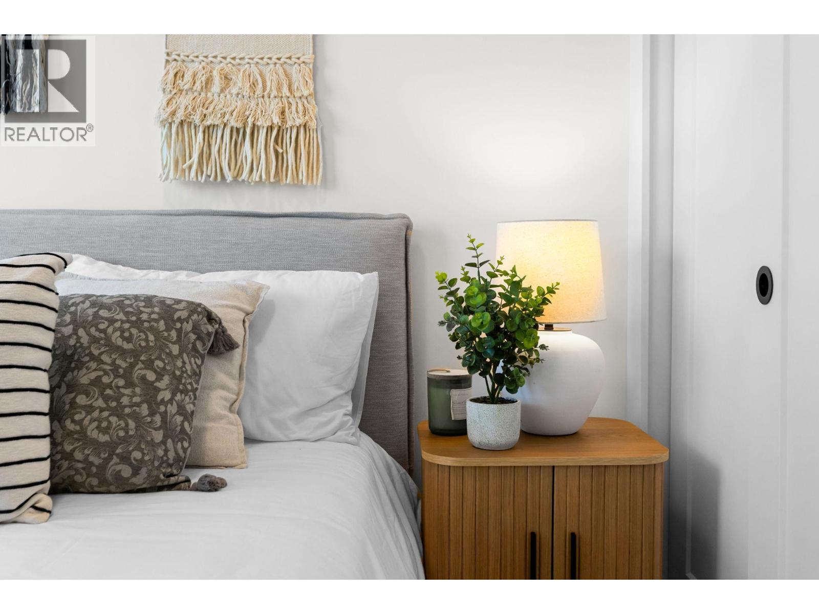 402 2002 ST. GEORGE STREET, Port Moody