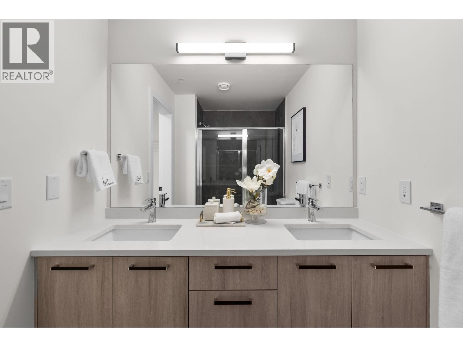 402 2002 ST. GEORGE STREET, Port Moody