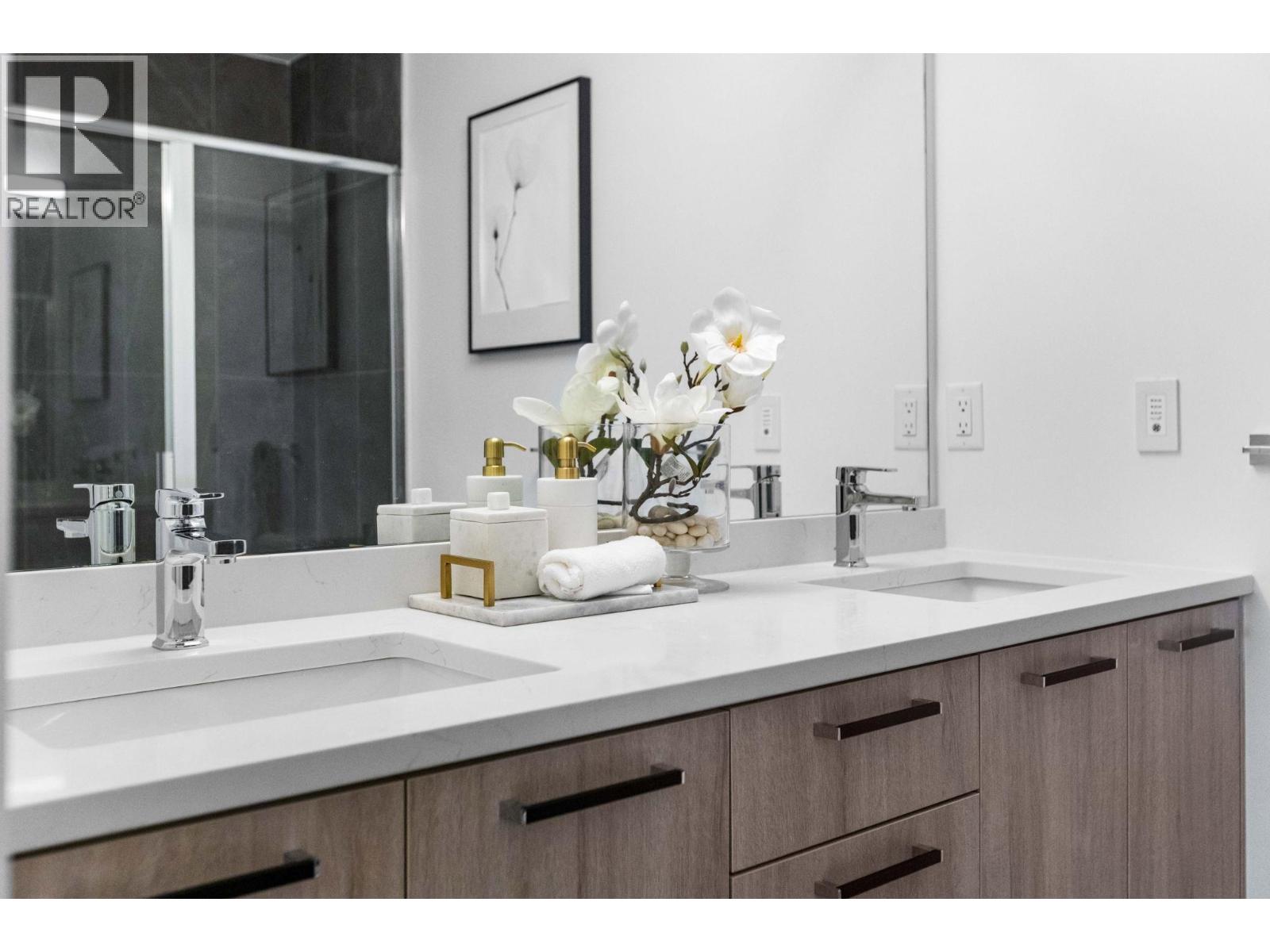 402 2002 ST. GEORGE STREET, Port Moody