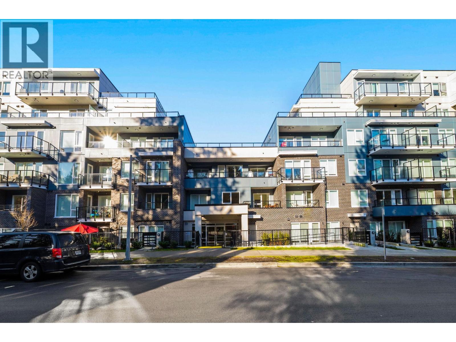 402 2002 ST. GEORGE STREET, Port Moody