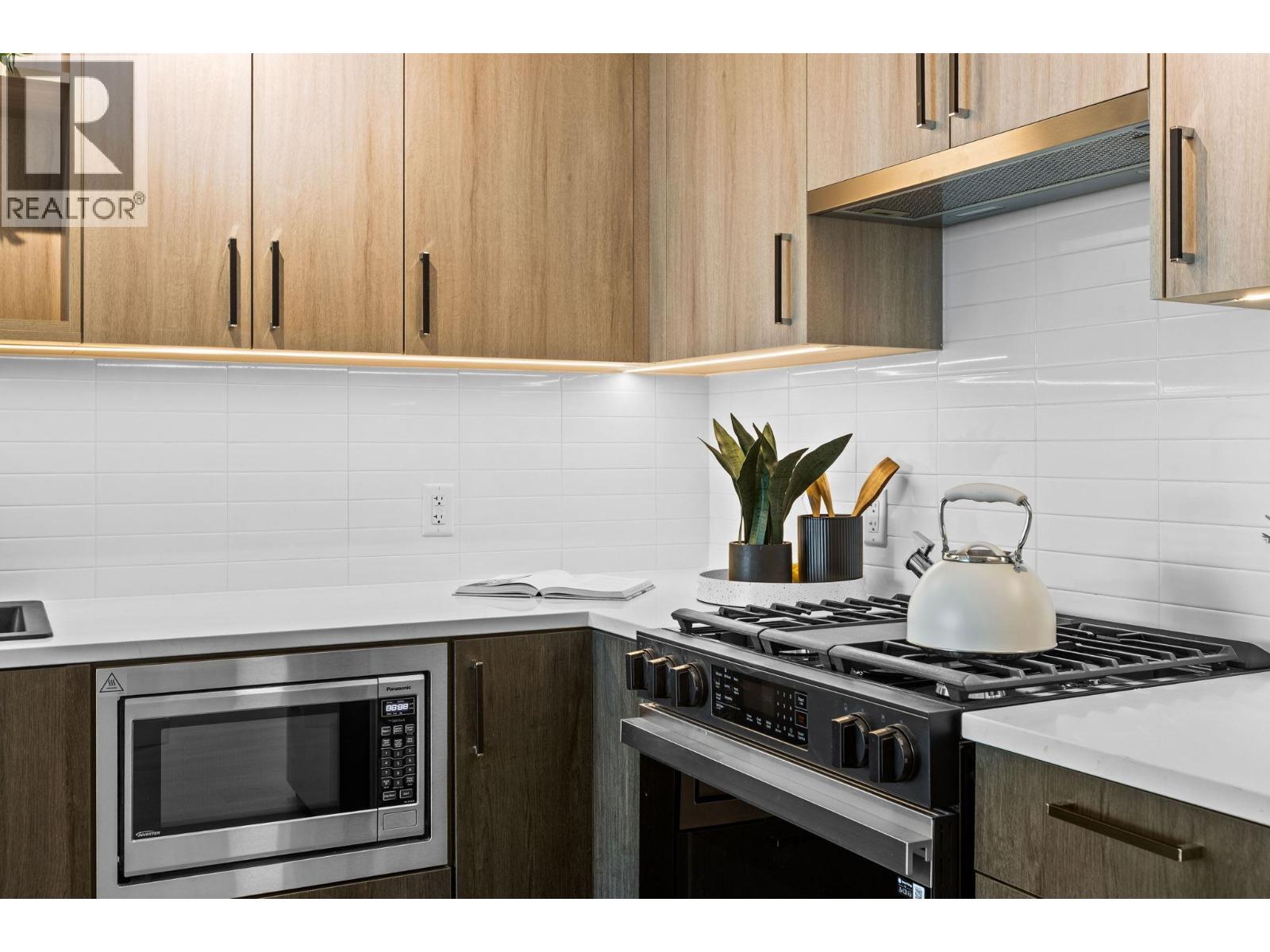 402 2002 ST. GEORGE STREET, Port Moody