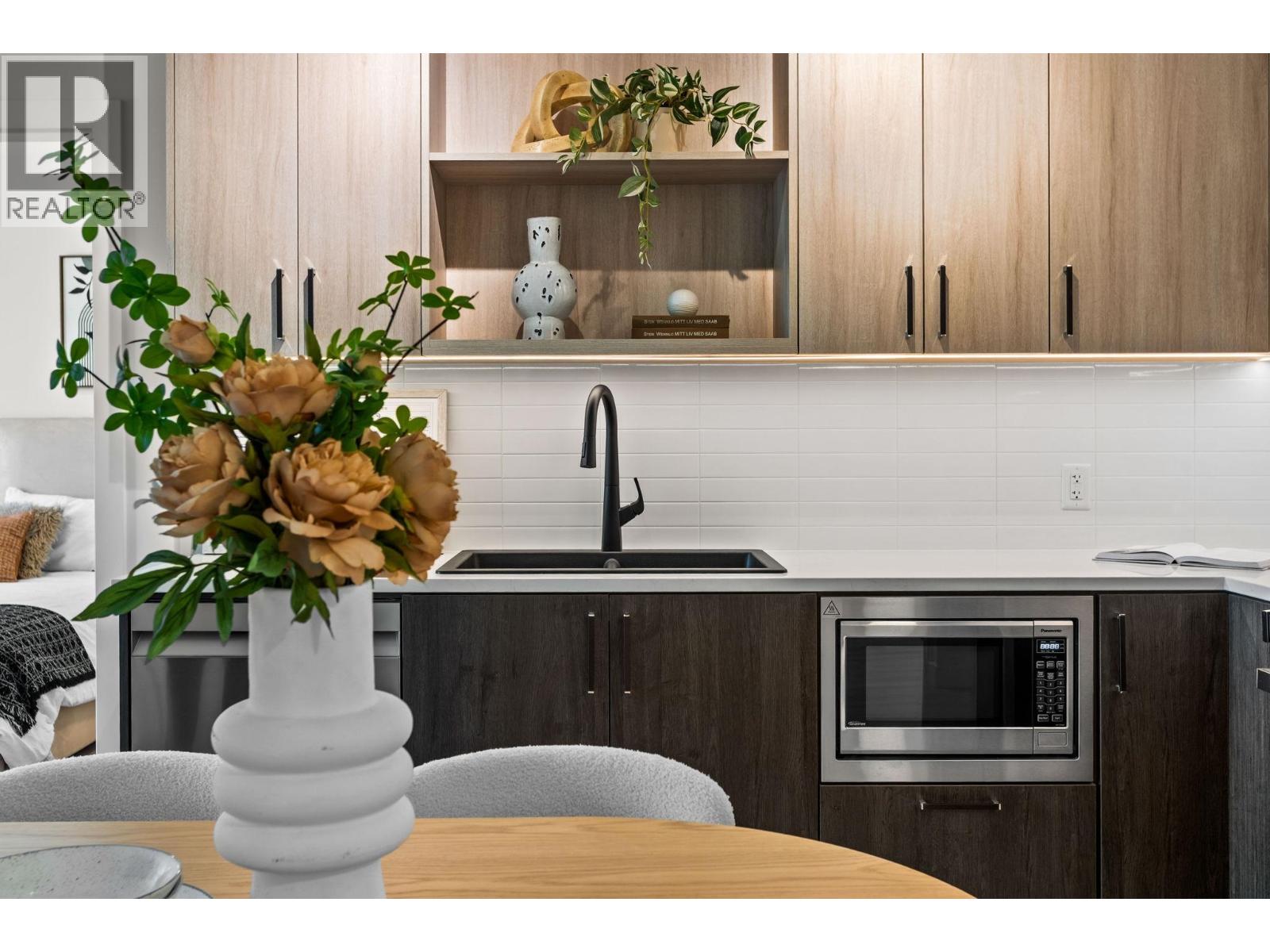 402 2002 ST. GEORGE STREET, Port Moody