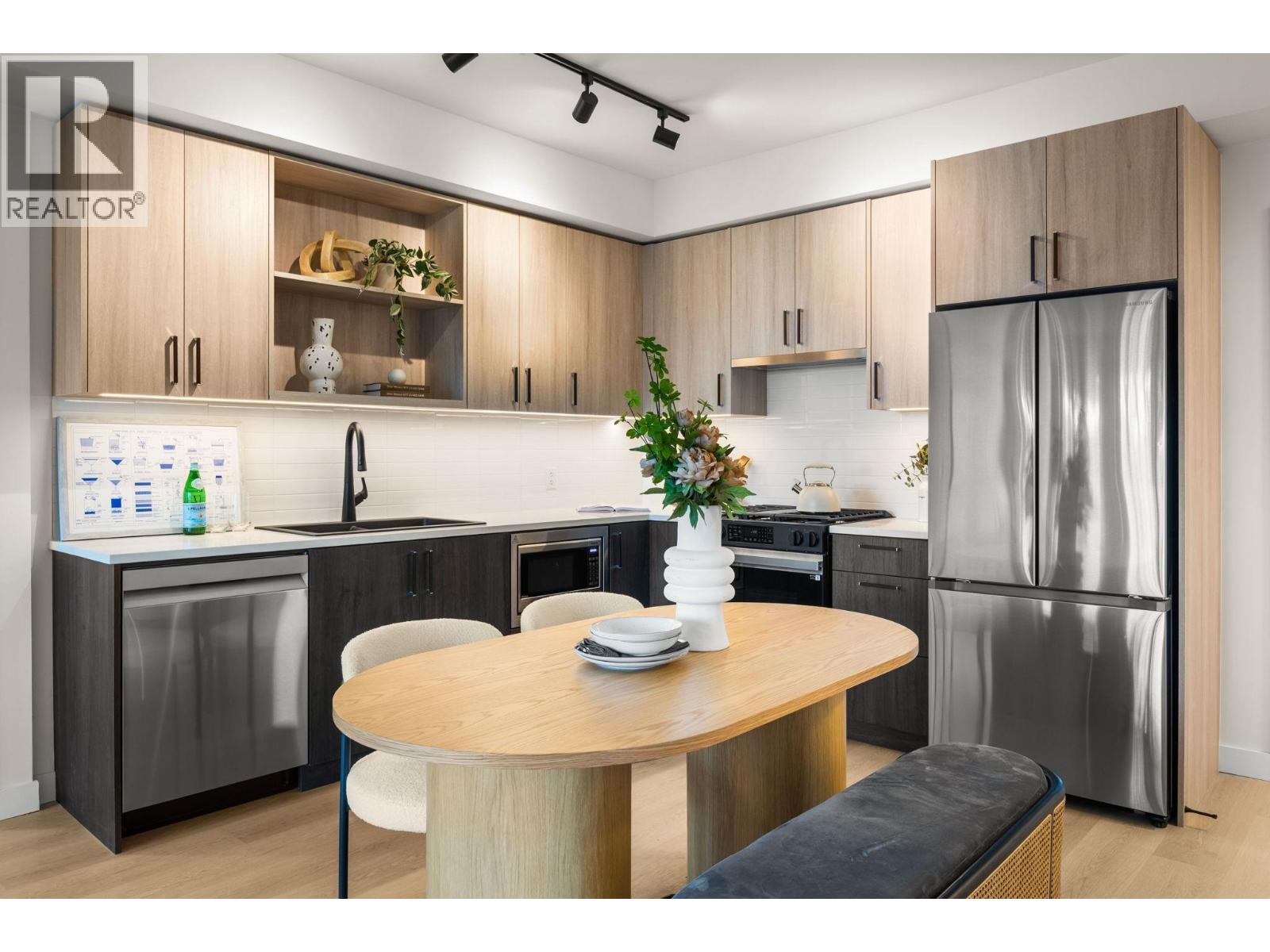 402 2002 ST. GEORGE STREET, Port Moody