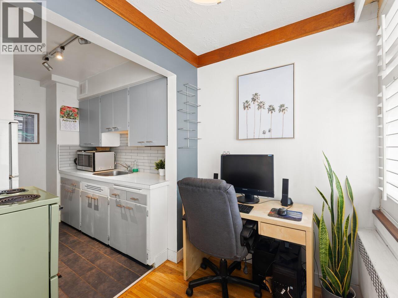 304 1975 PENDRELL STREET, Vancouver