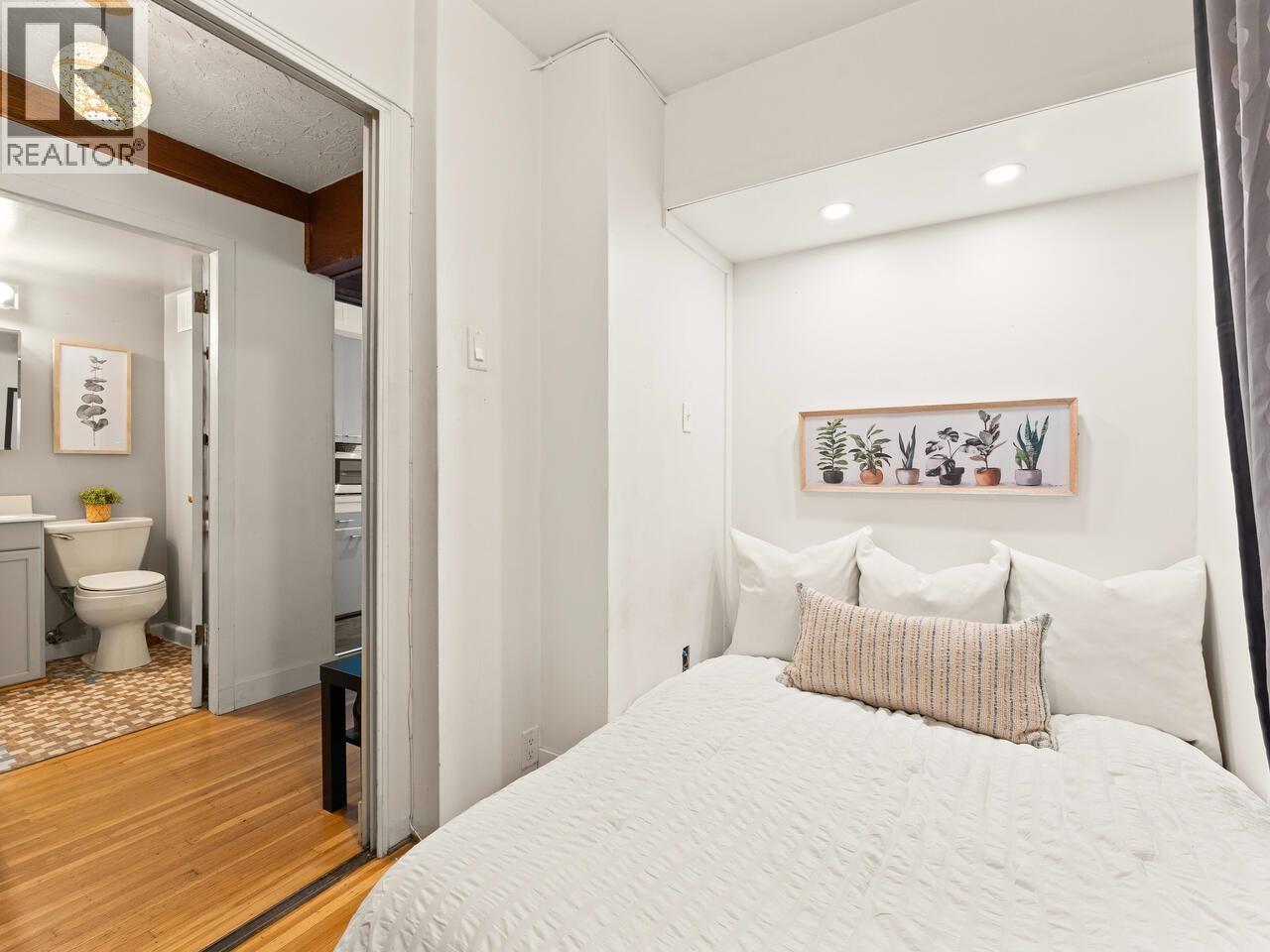 304 1975 PENDRELL STREET, Vancouver