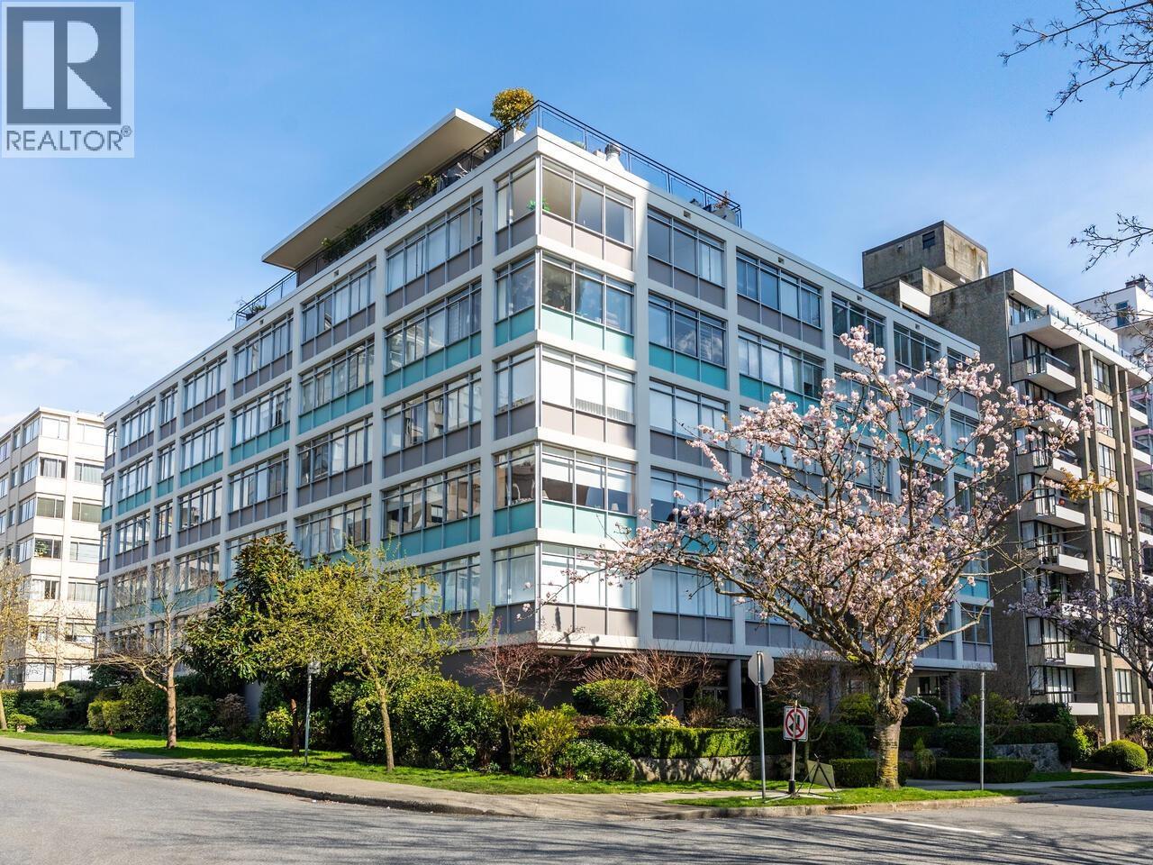 304 1975 PENDRELL STREET, Vancouver