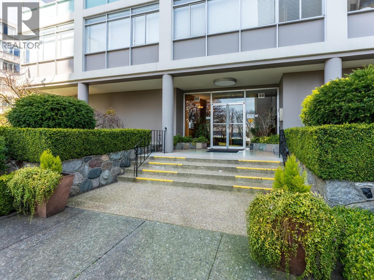 304 1975 PENDRELL STREET, Vancouver