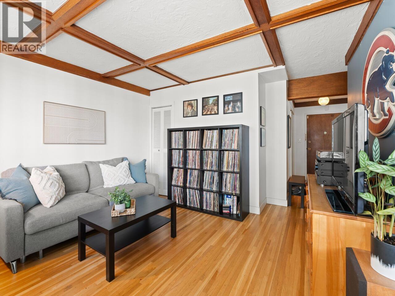 304 1975 PENDRELL STREET, Vancouver