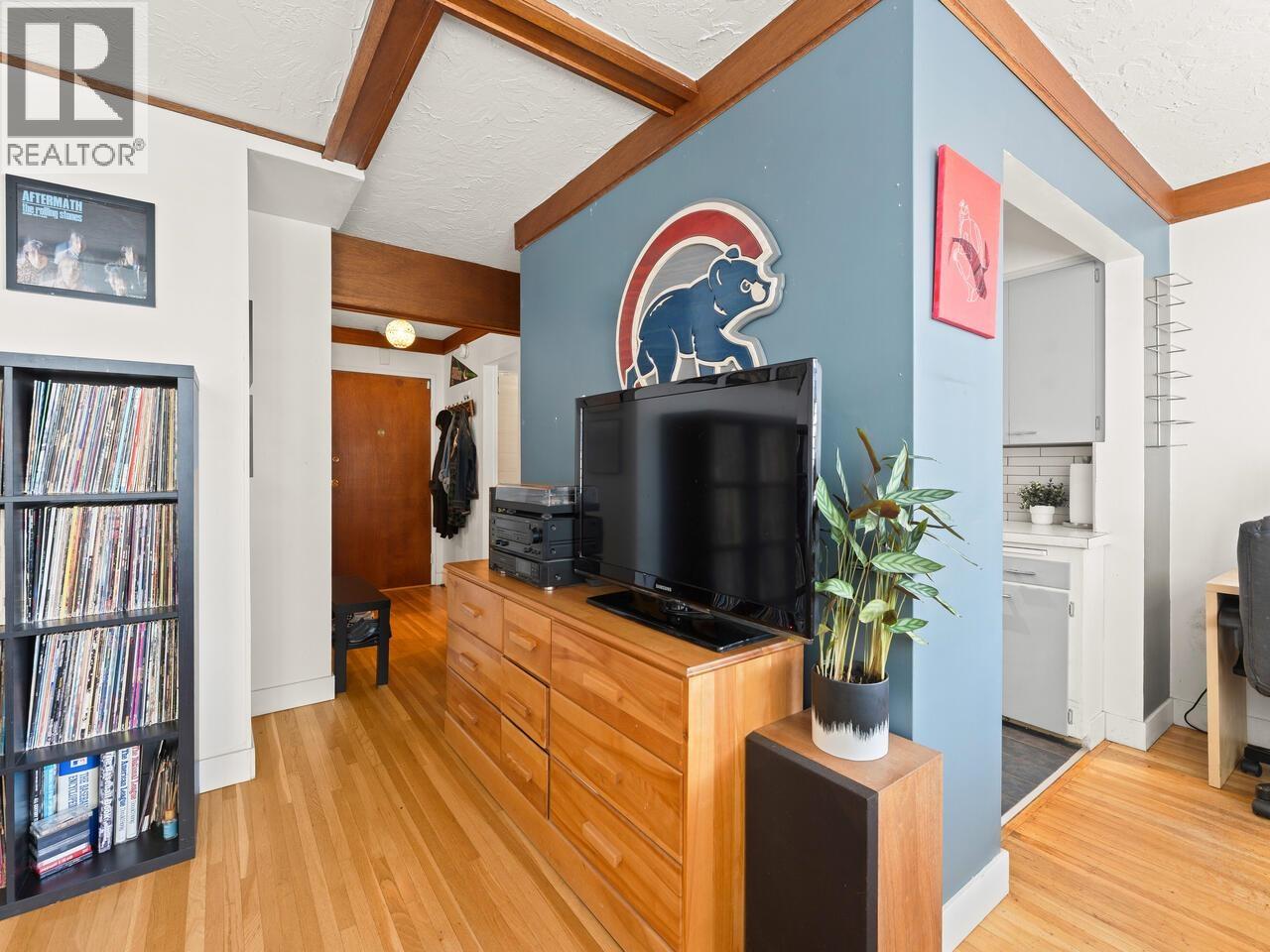 304 1975 PENDRELL STREET, Vancouver