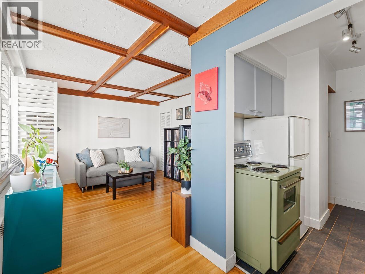 304 1975 PENDRELL STREET, Vancouver