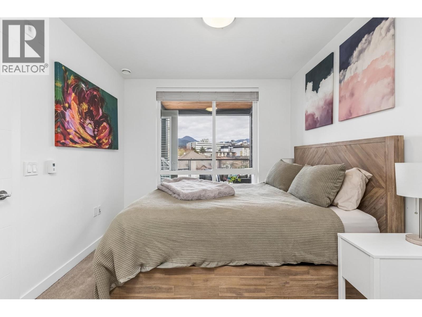 511 108 E 8TH STREET, North Vancouver