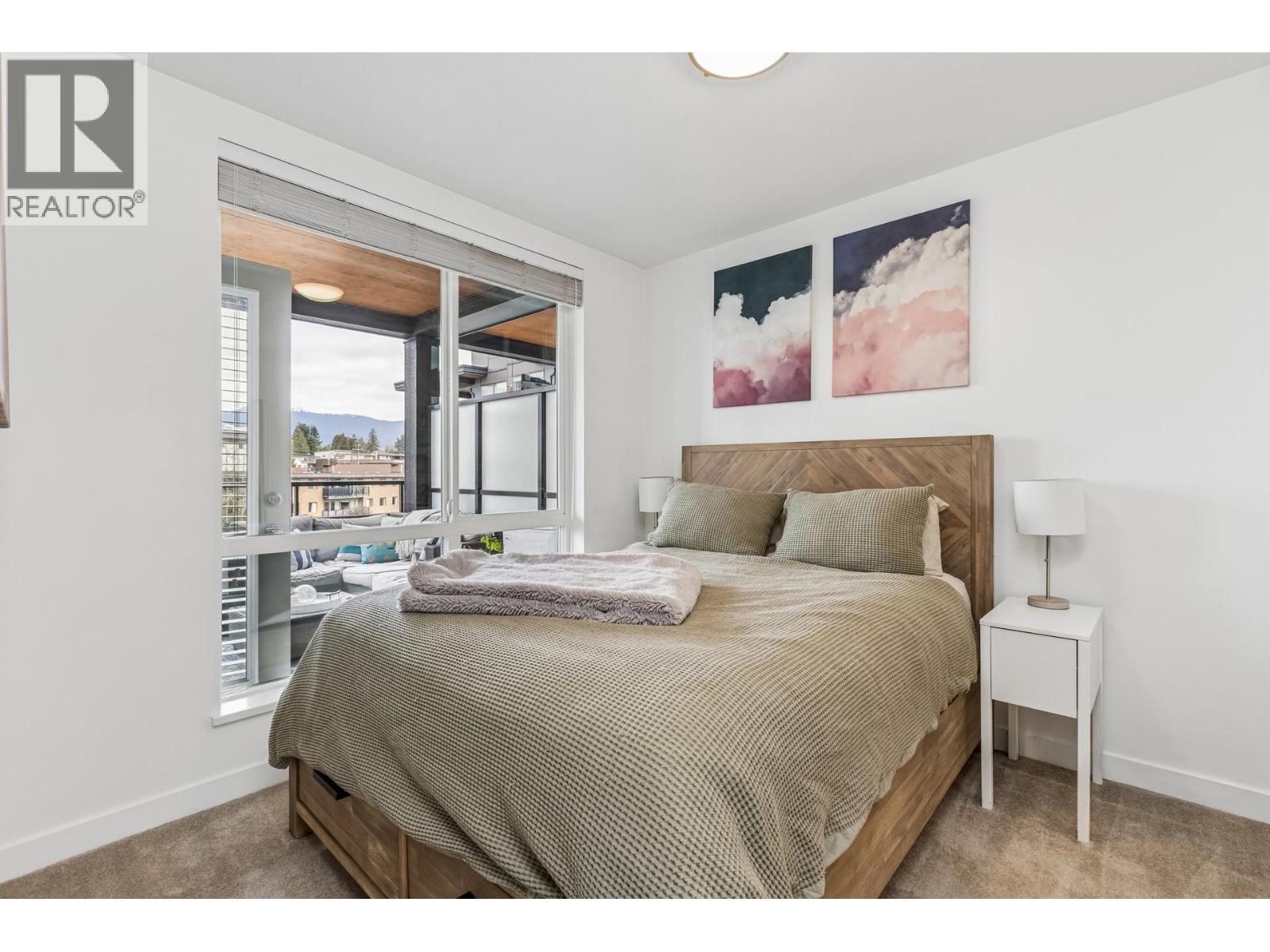 511 108 E 8TH STREET, North Vancouver