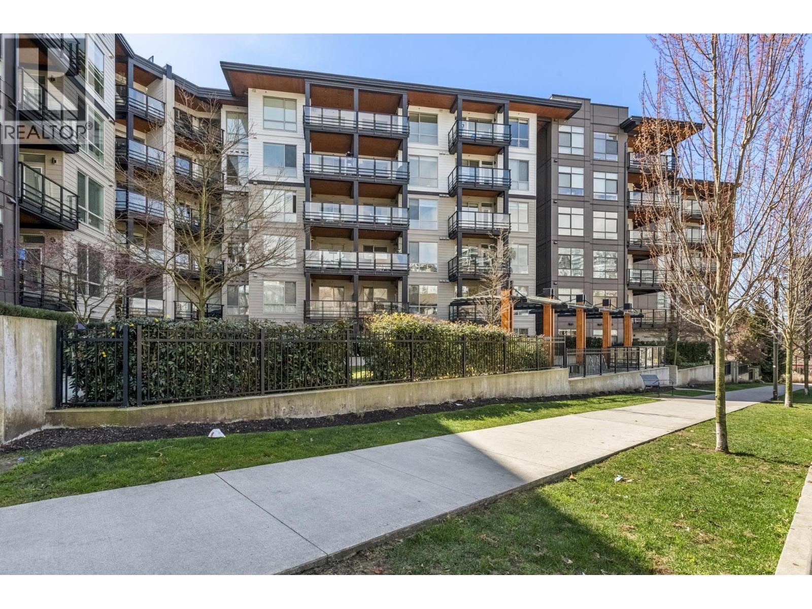 511 108 E 8TH STREET, North Vancouver