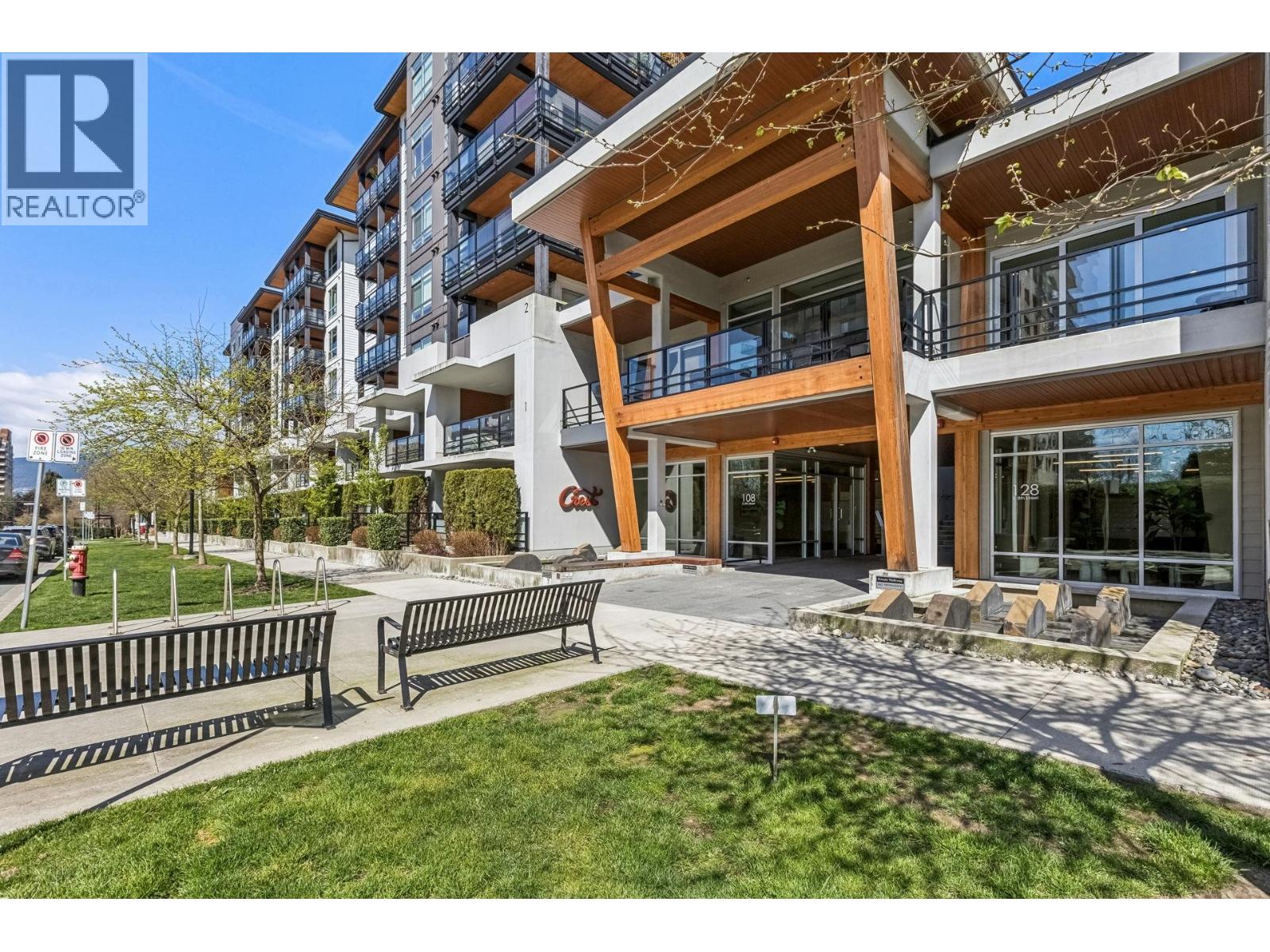 511 108 E 8TH STREET, North Vancouver