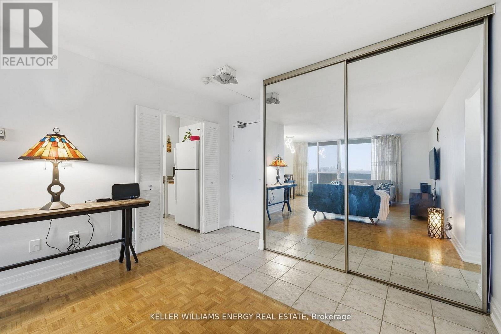 #1514 1 MASSEY SQUARE - 11