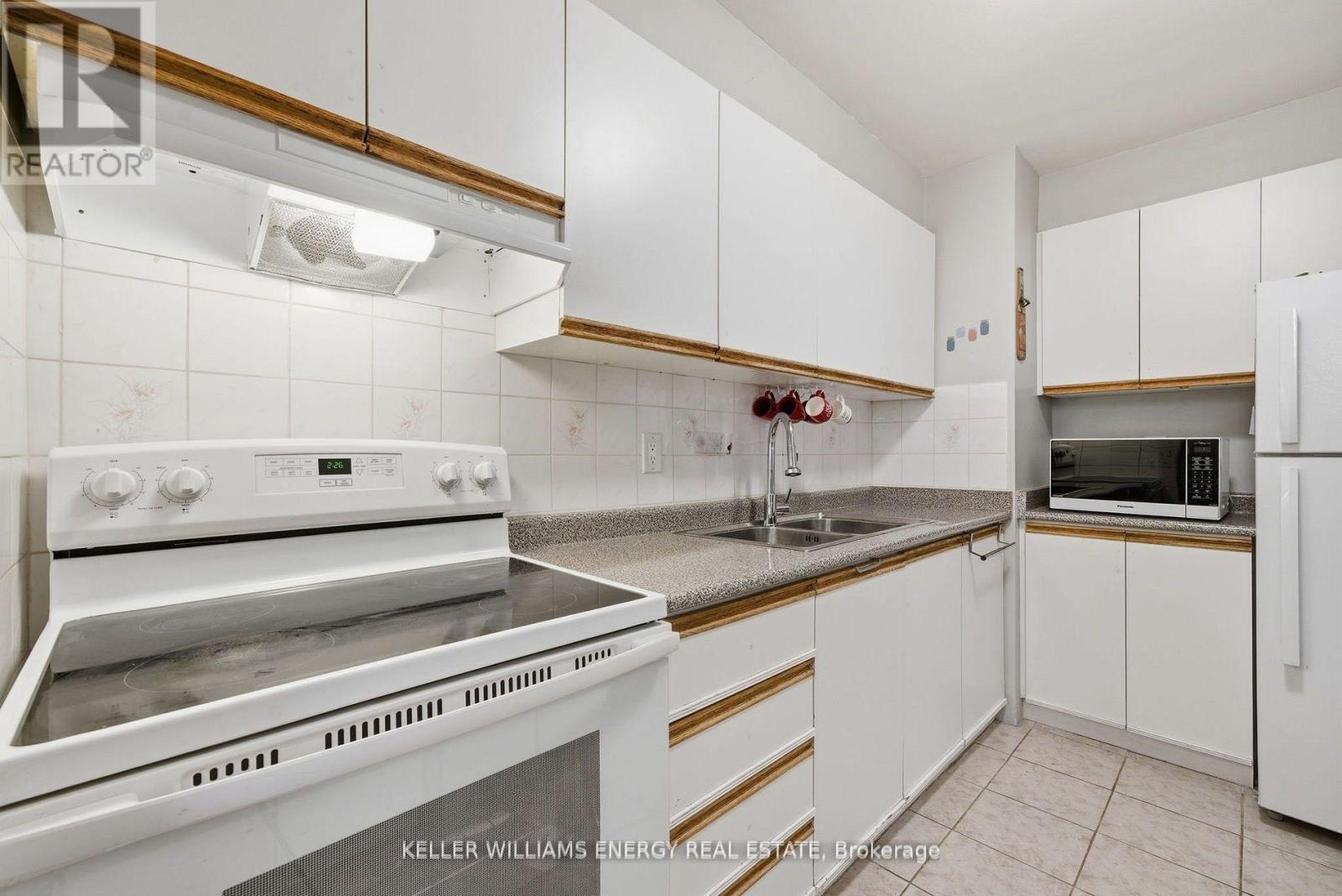 #1514 1 MASSEY SQUARE - 13