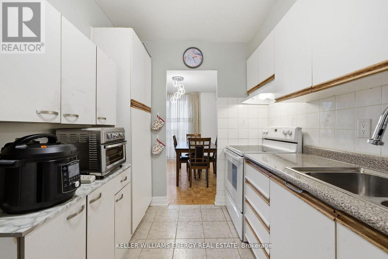#1514 1 MASSEY SQUARE - 14
