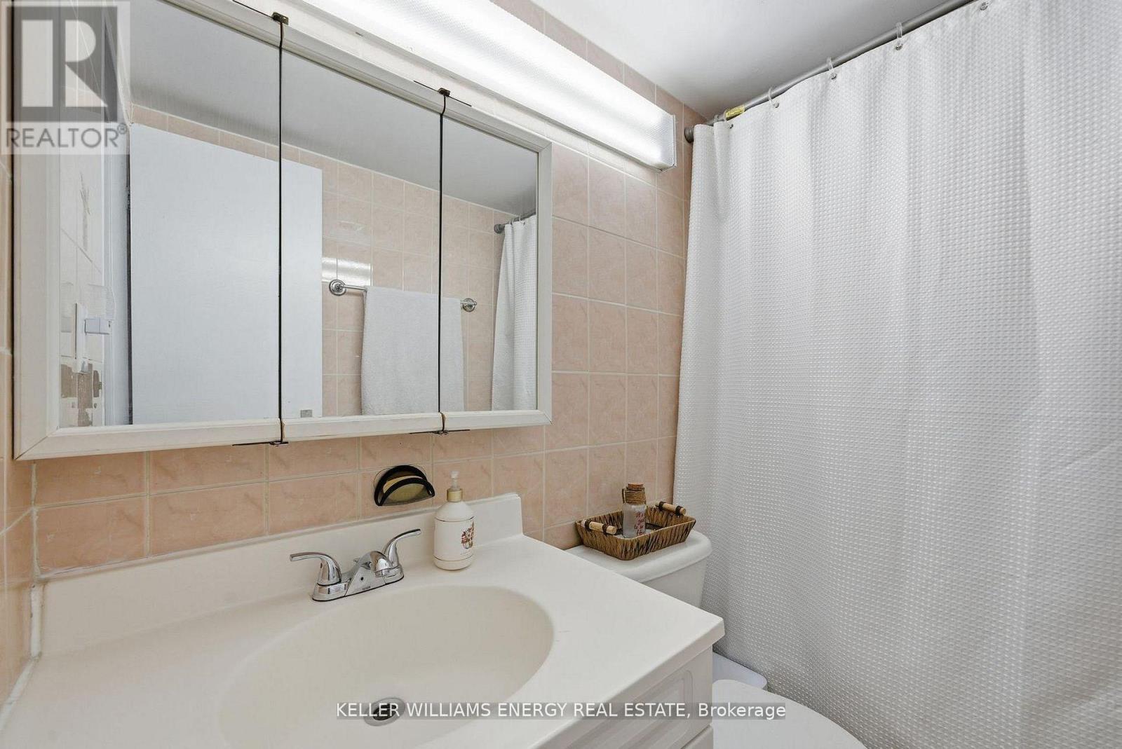 #1514 1 MASSEY SQUARE - 15