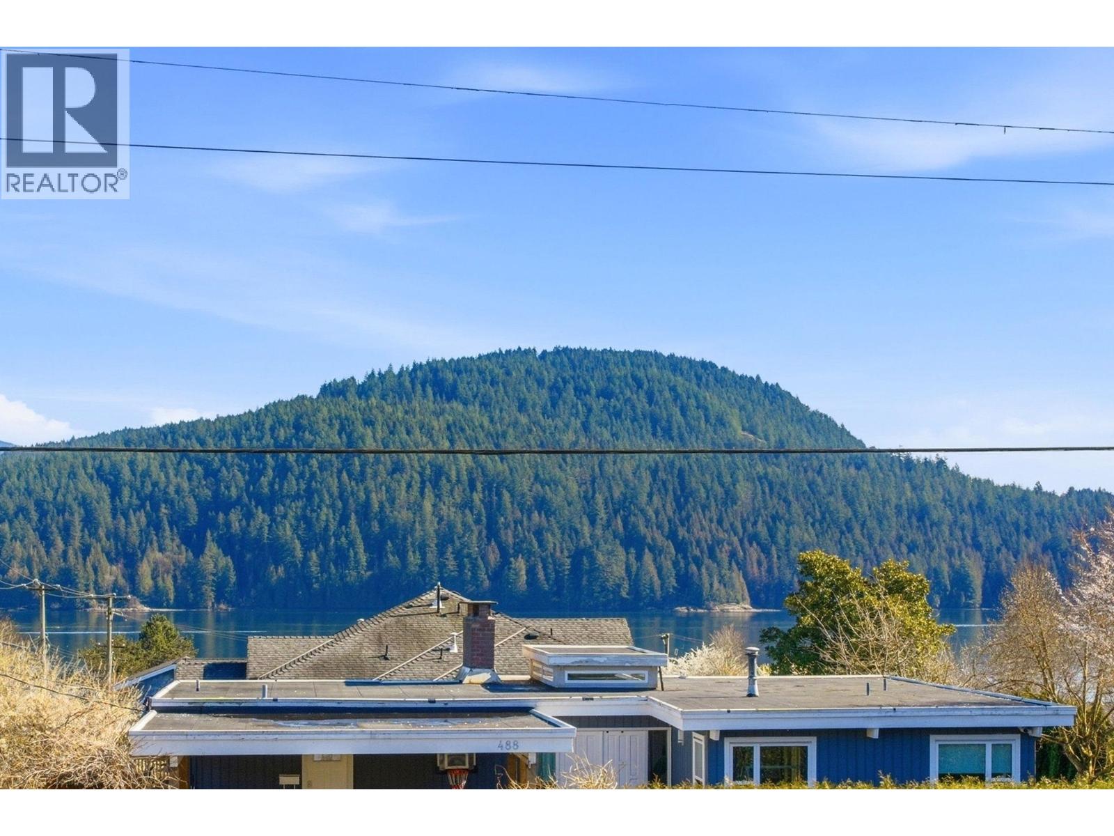 487 ROSLYN BOULEVARD, North Vancouver