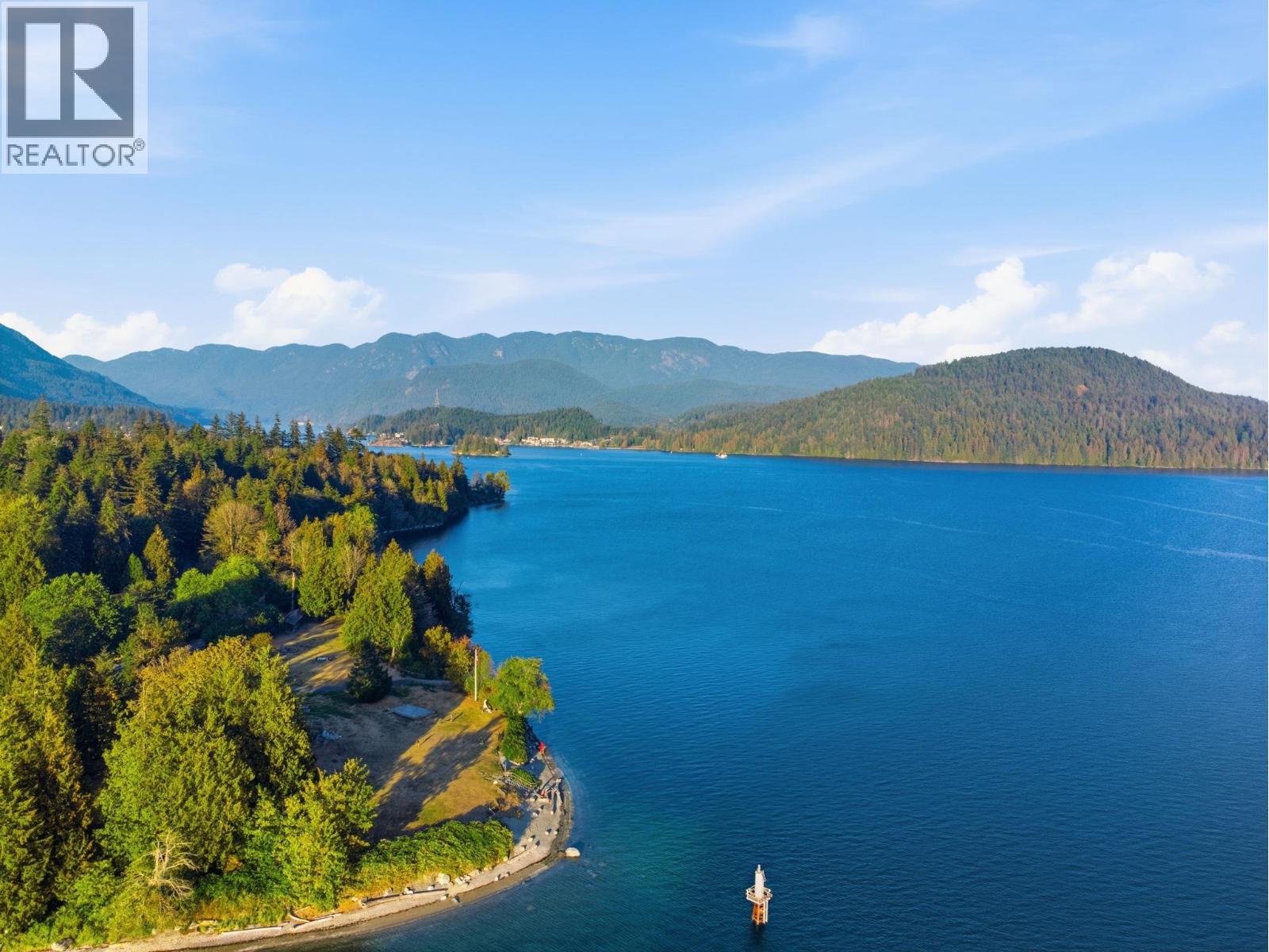 487 ROSLYN BOULEVARD, North Vancouver