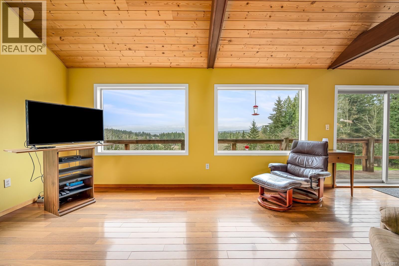 8900 Keith Wagner Way, Denman Island